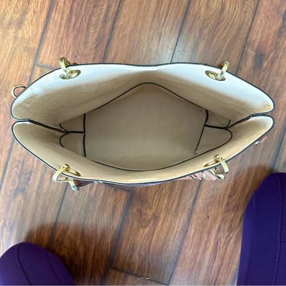 Calvin Klein Sonoma Large Floral Reversible Leather Tote Bag - Picture 5 of 9